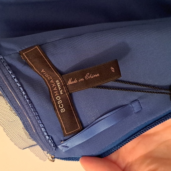 ✨️NWT✨️ BCBGMaxAzria Elegant Blue Striped Mini Dress, Size 4P - Picture 7 of 8